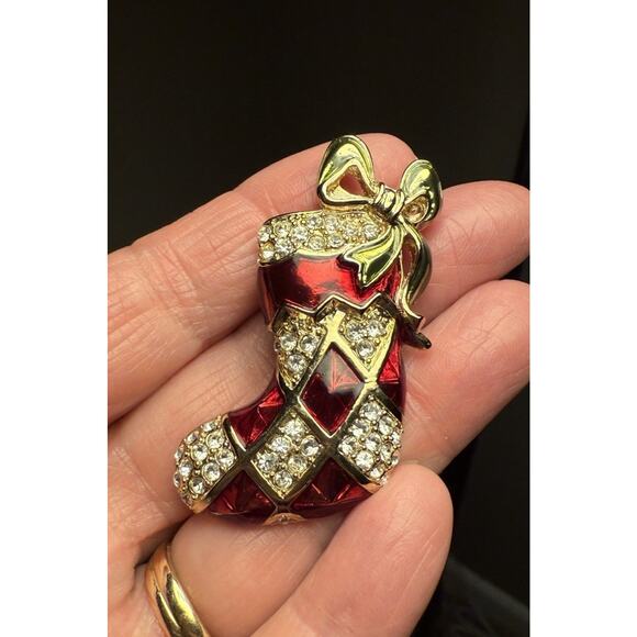 Vintage Christmas stocking brooch enamel and rhinestone gold tone Monet - Picture 7 of 7
